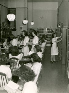 A group of students in a school library