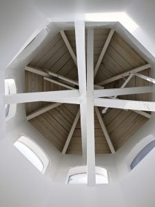 A cupola in the ceiling with thin lighting